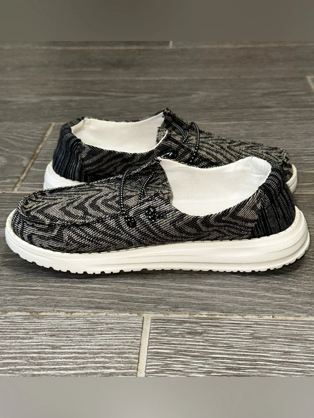 Hey Dude Kids Wendy Youth Girls Sz Y3 Woven Zebra Stripes Slip On Casual Shoes